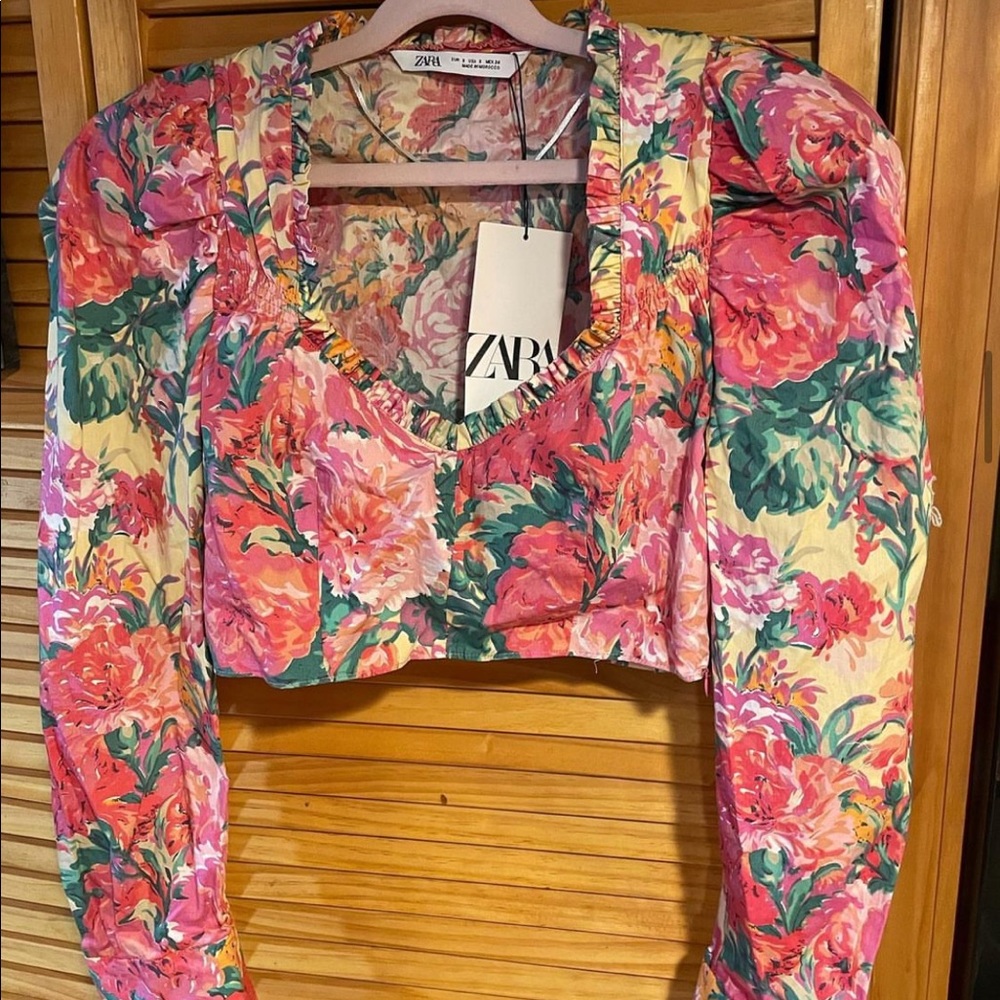 BRAND NEW ZARA crop top, long sleeve, shoulder padded